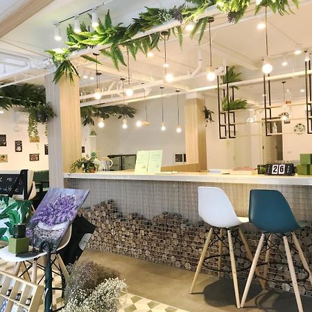 Folk Poshtel Asok Bangkok Exterior foto