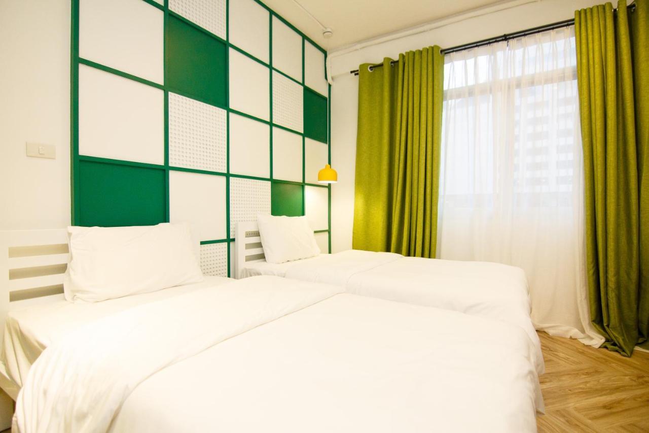 Folk Poshtel Asok Bangkok Exterior foto