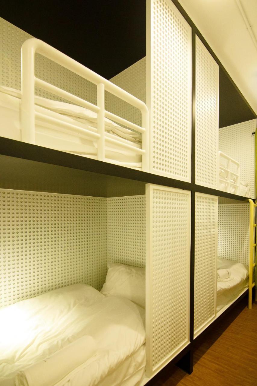 Folk Poshtel Asok Bangkok Exterior foto