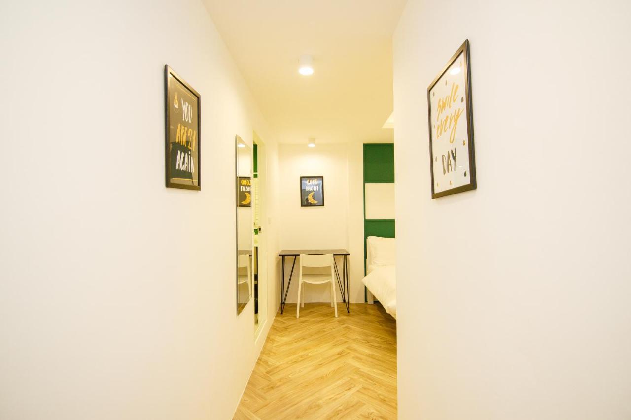 Folk Poshtel Asok Bangkok Exterior foto