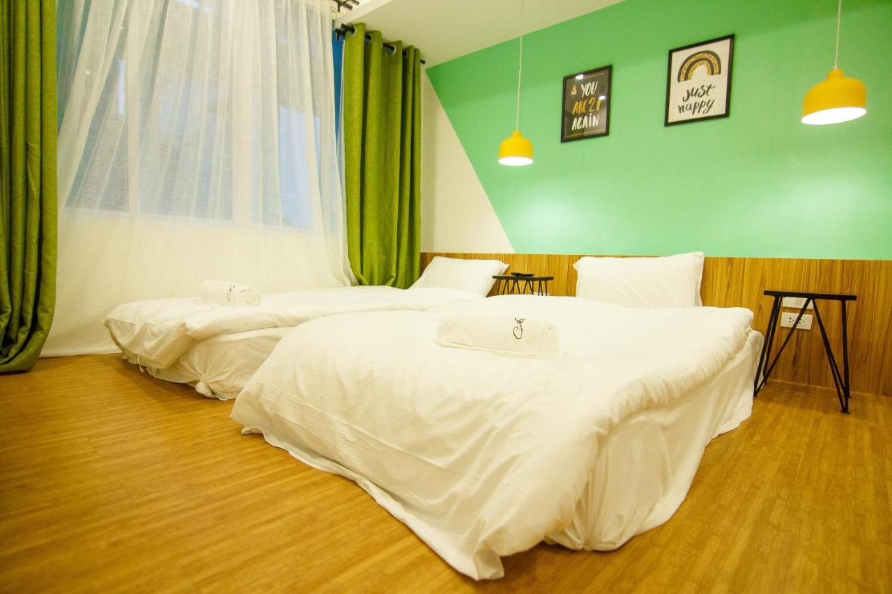 Folk Poshtel Asok Bangkok Exterior foto