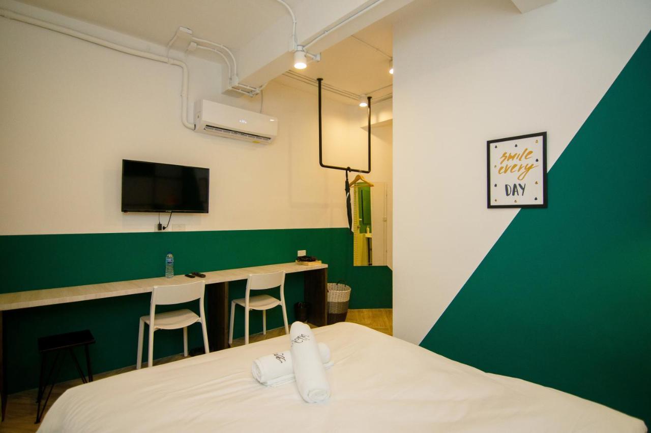 Folk Poshtel Asok Bangkok Exterior foto