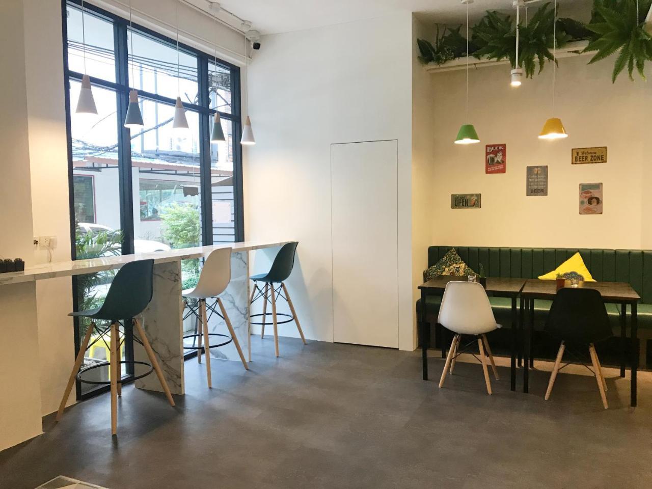 Folk Poshtel Asok Bangkok Exterior foto