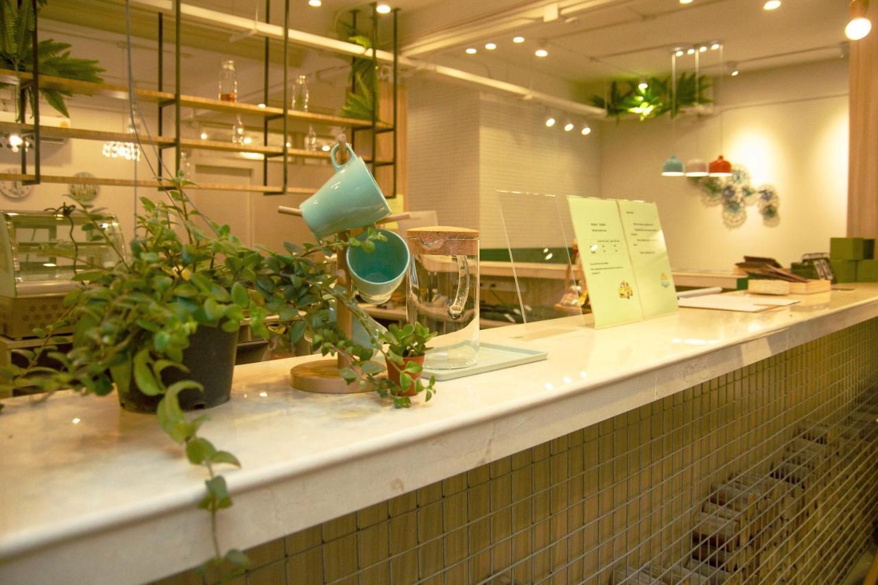 Folk Poshtel Asok Bangkok Exterior foto