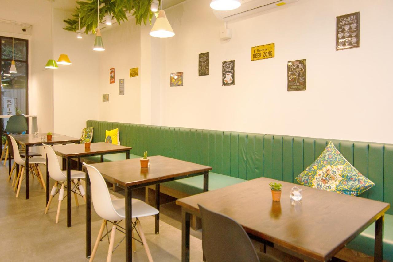Folk Poshtel Asok Bangkok Exterior foto