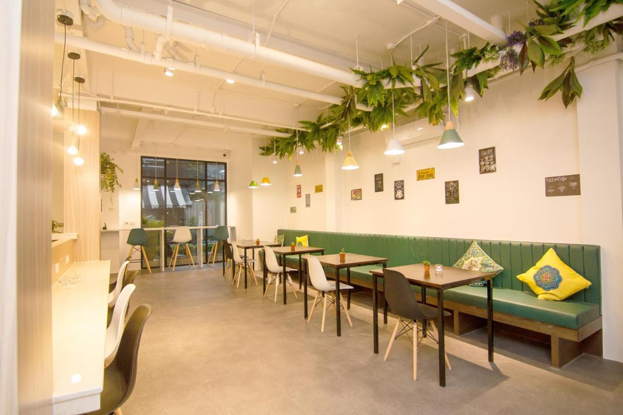 Folk Poshtel Asok Bangkok Exterior foto