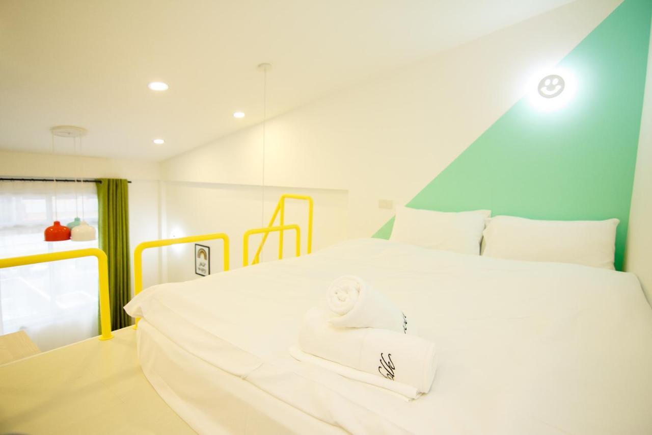 Folk Poshtel Asok Bangkok Exterior foto