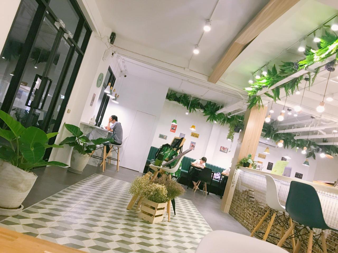 Folk Poshtel Asok Bangkok Exterior foto