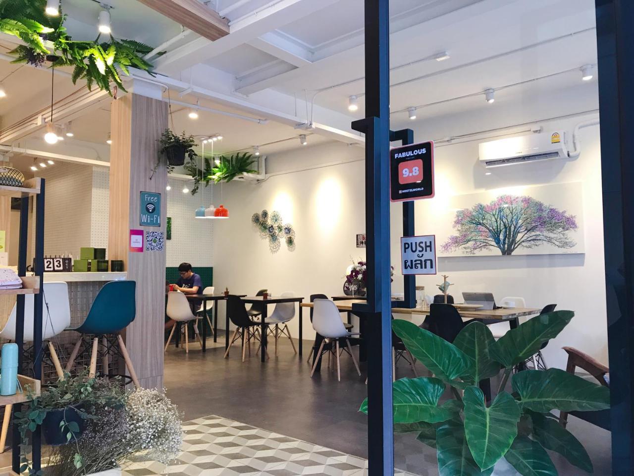 Folk Poshtel Asok Bangkok Exterior foto